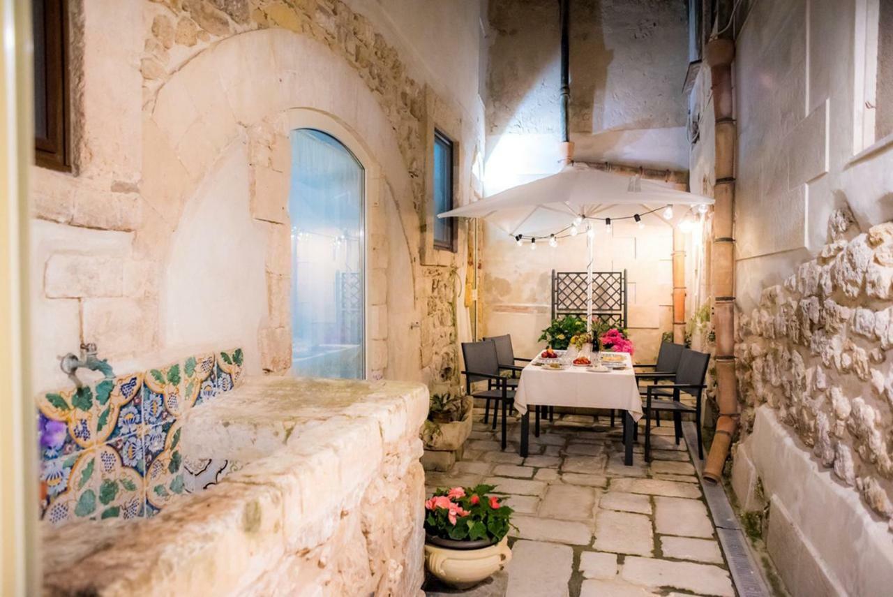 シラクーサOrtigia Ancient Houseアパートメント エクステリア 写真