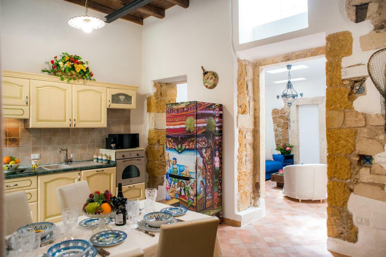 シラクーサOrtigia Ancient Houseアパートメント エクステリア 写真