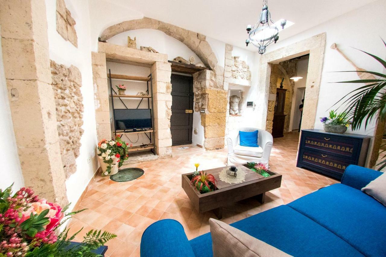 シラクーサOrtigia Ancient Houseアパートメント エクステリア 写真