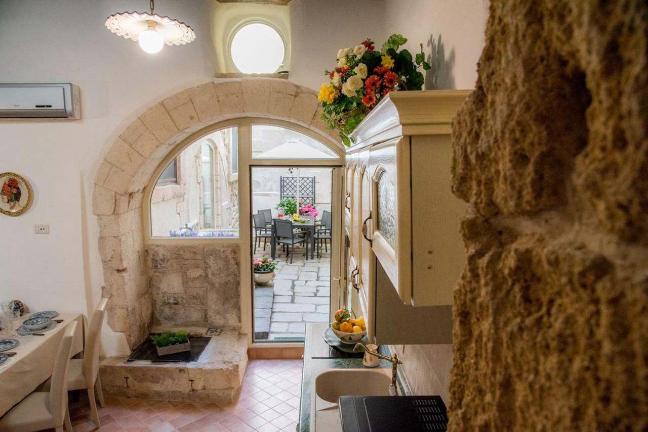 シラクーサOrtigia Ancient Houseアパートメント エクステリア 写真
